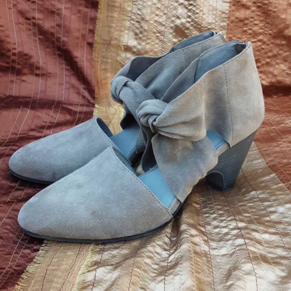 Eileen Fisher Taupe Suede Knot-Accent Wedge Heels